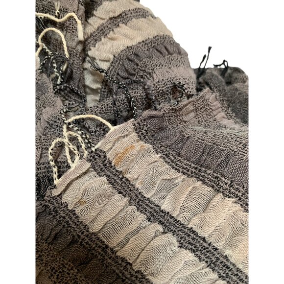 ColdWater Creek Ruffled Gray & Beige Knit Scarf With Fringe - Picture 9 of 9